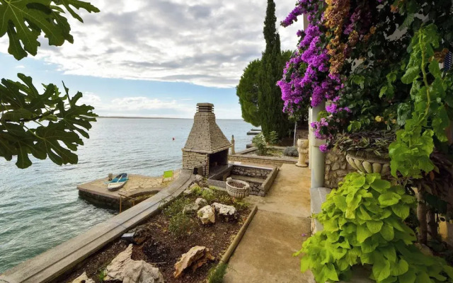 Villa Seafront Escape