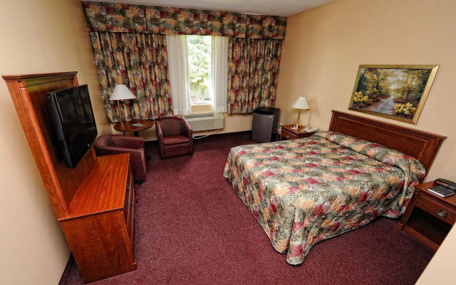 Adam's Airport Inn