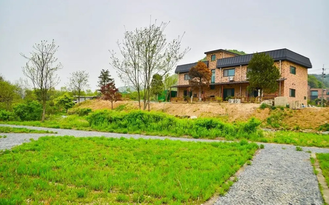Yongin Unhak Pension