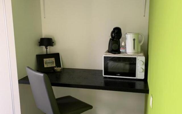 Petit Studio Dans Villa Bord De Lac