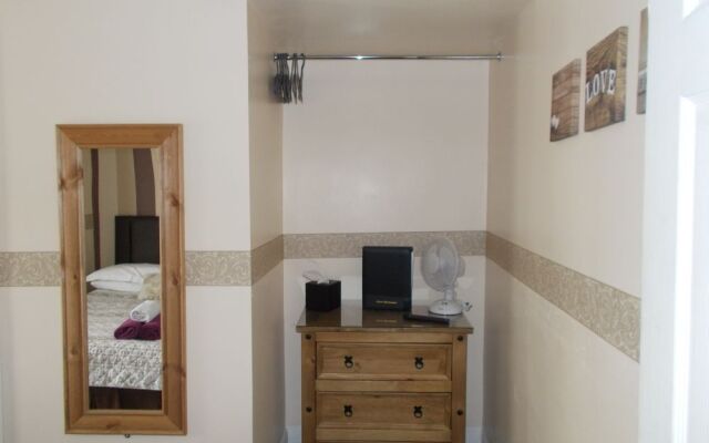 Twin Palms Guesthouse