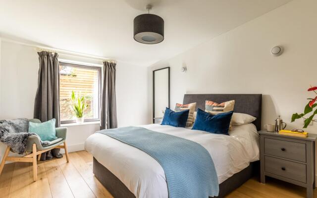 Stunning Home With Garden Panoramic Views