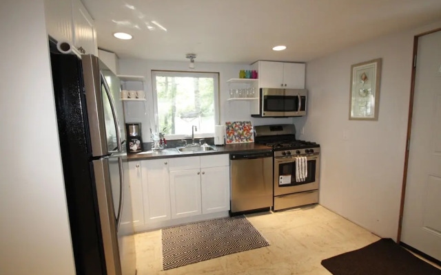 Lakefront Cottage in Manitou Beach