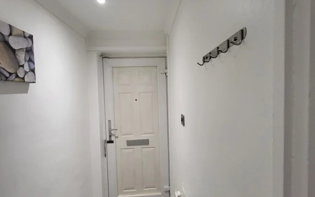Charming 2-bed Apartment in Grays