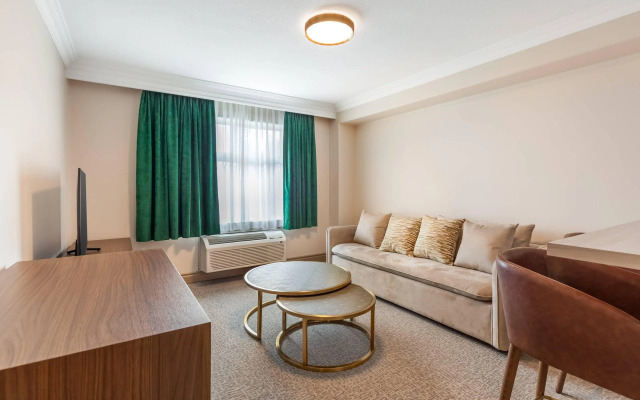 Velora Hinton, Ascend Hotel Collection