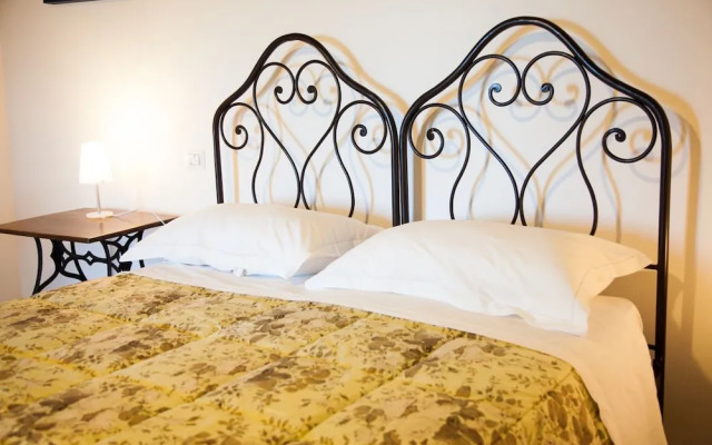 Casale Belvedere con piscina nel bosco