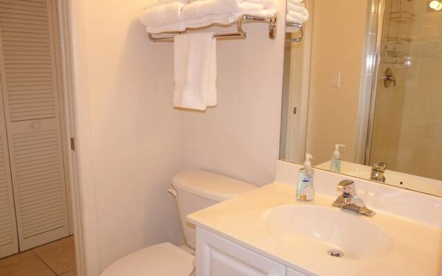 Breezy Condo With Deluxe Pool and Private Beach Access