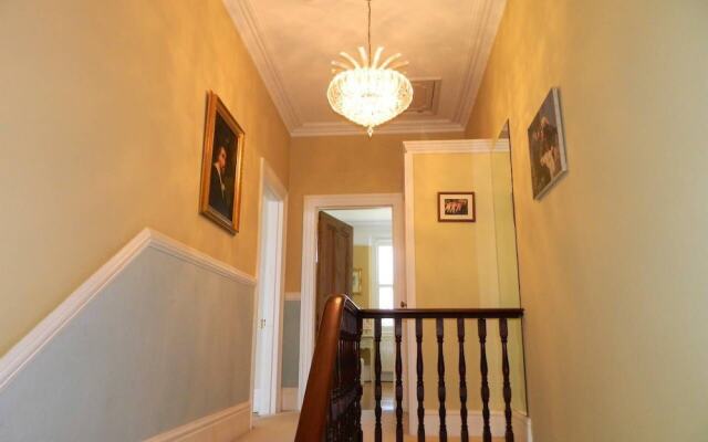 Period Home - Charming Features - 1 Mile From Hoe