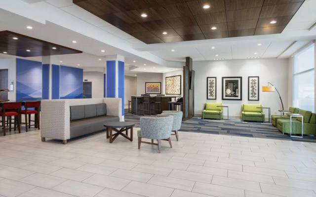 Holiday Inn Express & Suites Kelowna - East by IHG