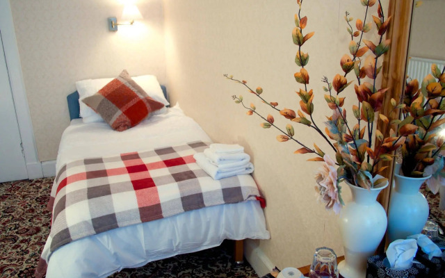 Crown Hotel Guesthouse