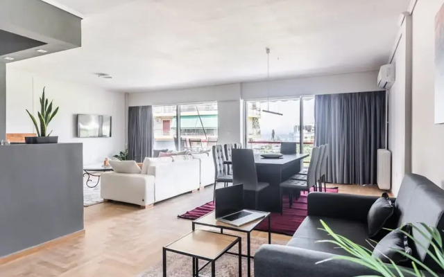 Spacious and Sunlit Seaside Flat