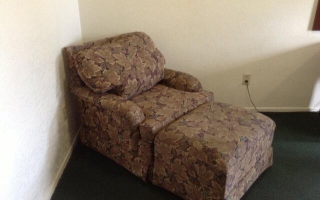 American Inn & Suites