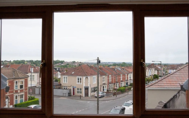 Top Floor Studio Near Bristol City