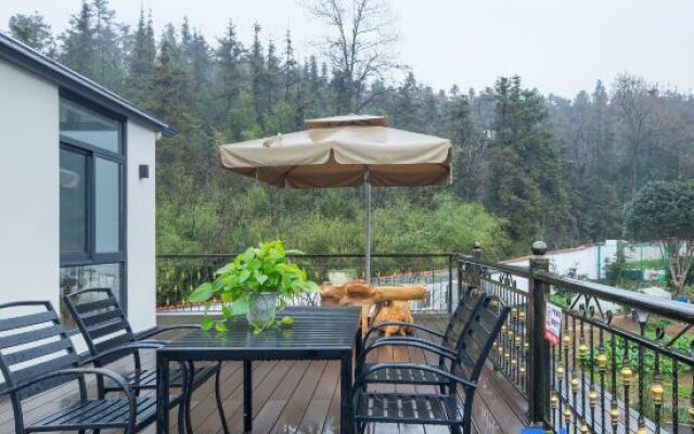 Anji Lanshe Homestay (Zhongnan Baicaoyuan Yuan Anji Natural Museum Branch)