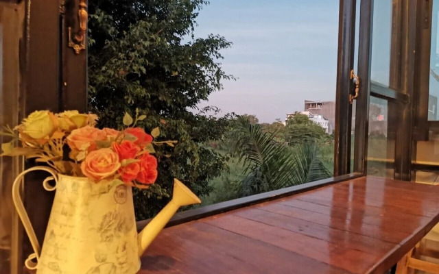 Gardenroom Home Stay and Cafe Suvarnabhumi