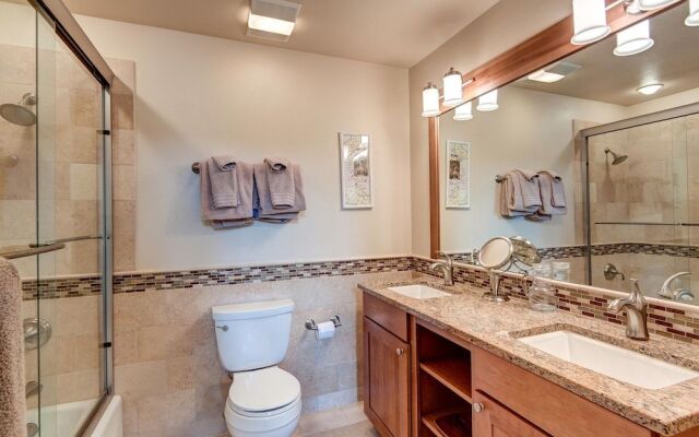 Pine Creek Lodge by RedAwning