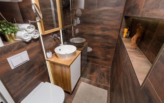 Amazing Apartment in Gajac With 2 Bedrooms and Wifi