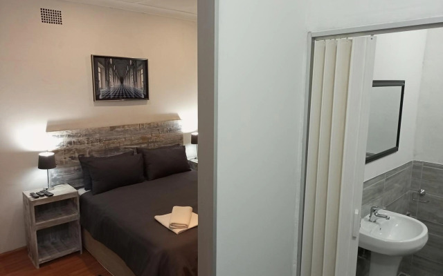 Gugu's Private and Cosy Guest Studio 4