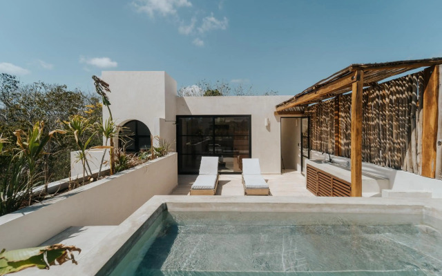 Villa Torana 4br/8pp Private Pool Rooftop Security