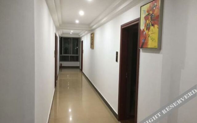 Longxing Business Hotel (Yangchun Railway Station Branch)
