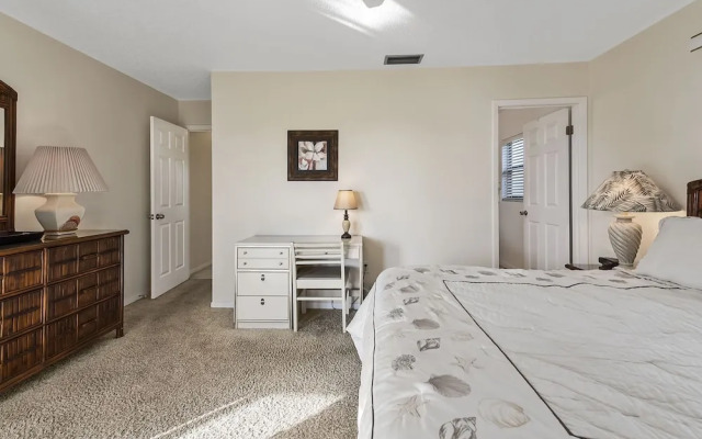 Beachview Condo 2 Bedroom Condo by RedAwning