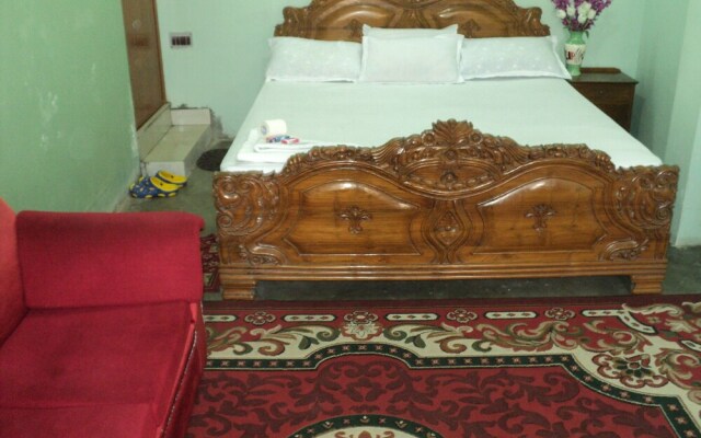 Royal Guest House & Service Apartment