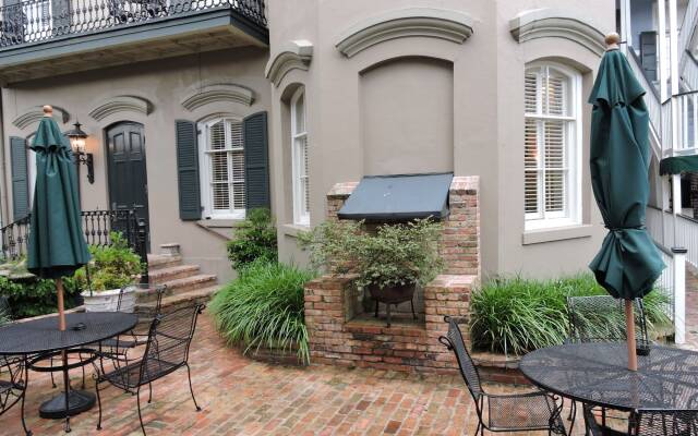 New Orleans Courtyard Hotel and Suites by the French Quarter