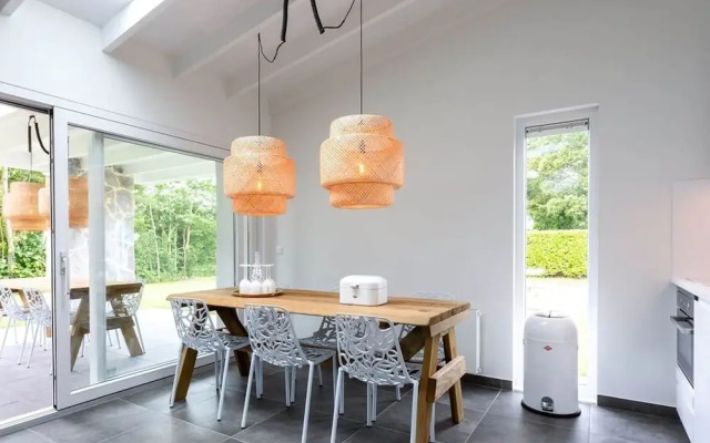 Magnificent Holiday Home on Lake Veere