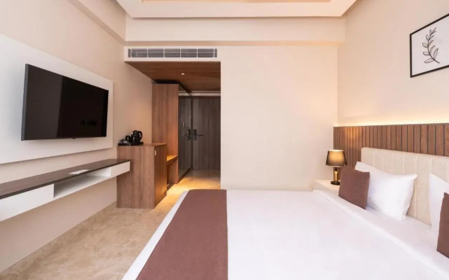 Foxtrail, Sector 42 - AM Hotel Kollection