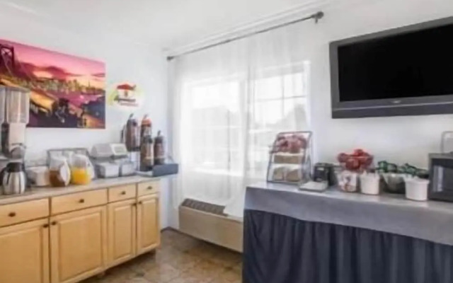 Super 8 Hayward Downtown