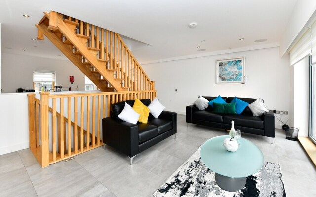 Just Stay Wales-Waterfront Villa-SA1