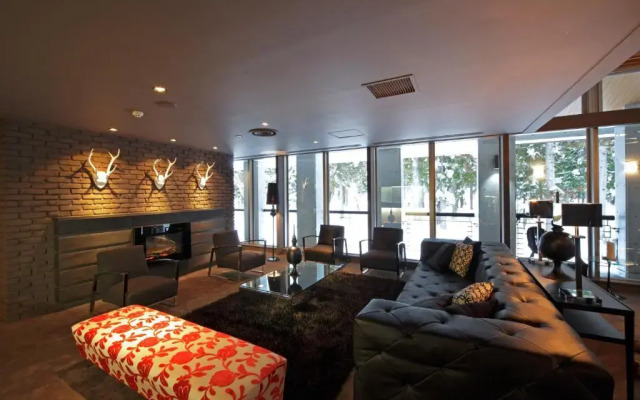 The Ridge Hotel & Apartments