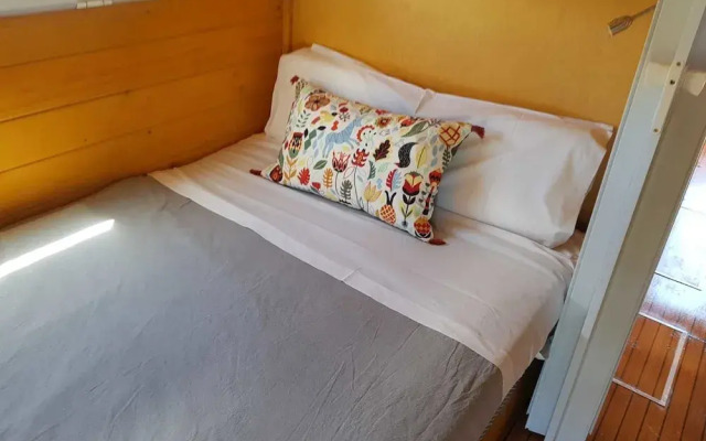 Vintage Classic 70s Boat!