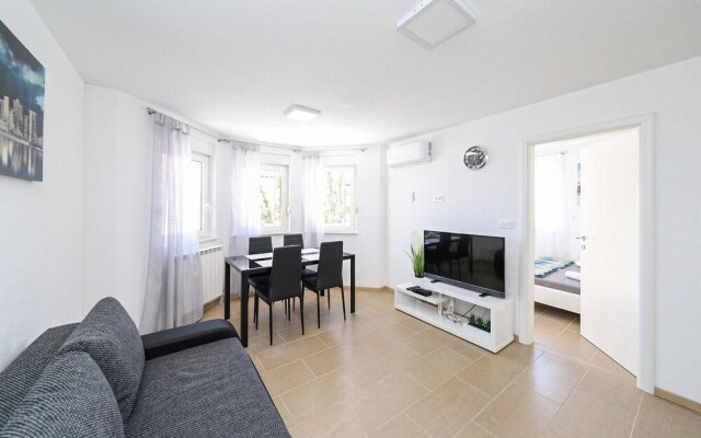 Amazing Apartment in Kastel Luksic With 1 Bedrooms and Wifi