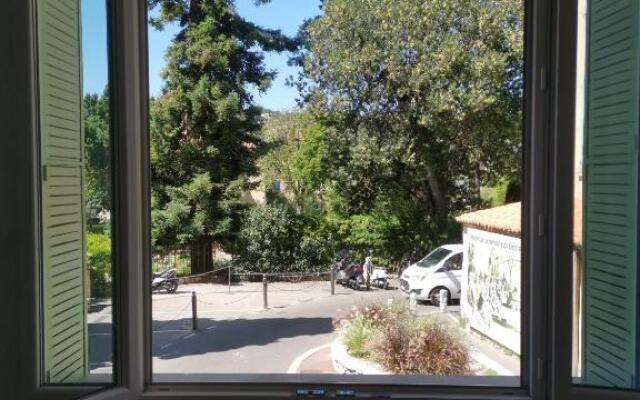 Appartement au cœur de cassis vue sur le parc