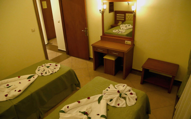 Club Karakas Apart