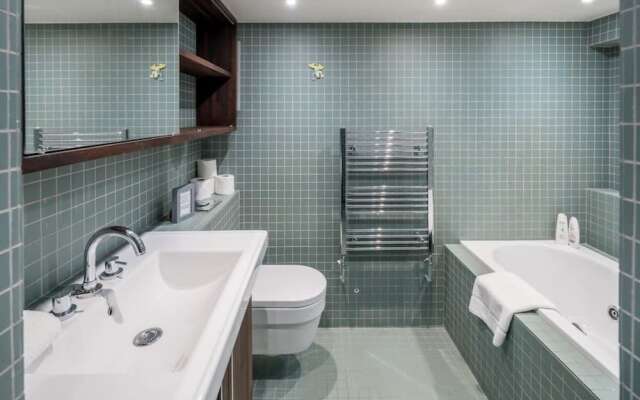 Stunning and Spacious 4 Bedroom 2 Bath in Fulham