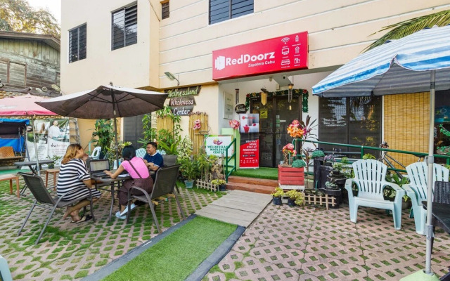 Reddoorz @ Zapatera Cebu