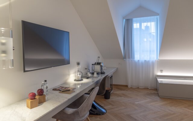 Отель Caspar Swiss Quality