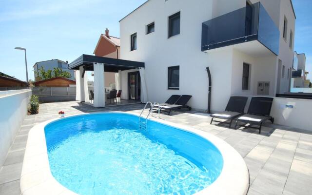 Villa Essenza Rossa 650 meters from the beach