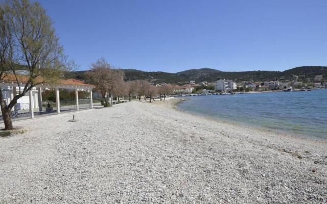 Lovely 2-bed Apartment in Vinisce, Close to Beach