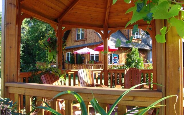 The Highlands Motel & Lodge