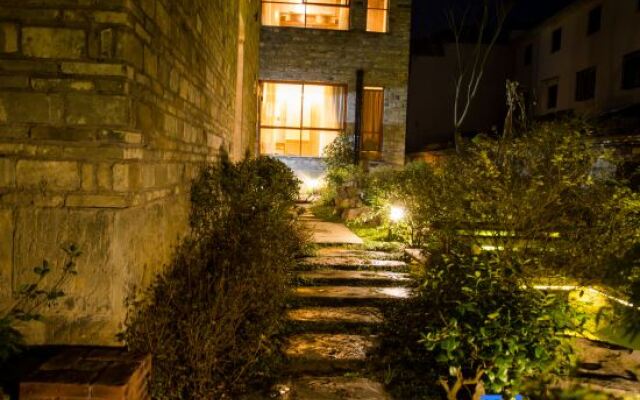Wuhuatang Boutique Hostel