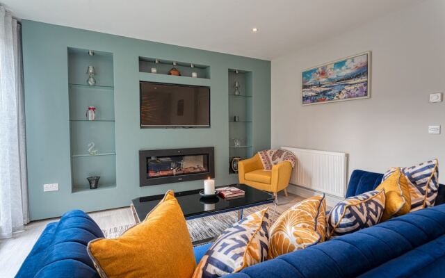 The Larry Mullen Suite - hiphipstay