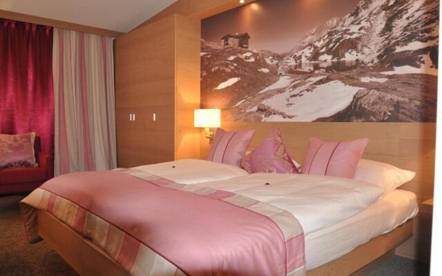 Goldener Adler Wattens