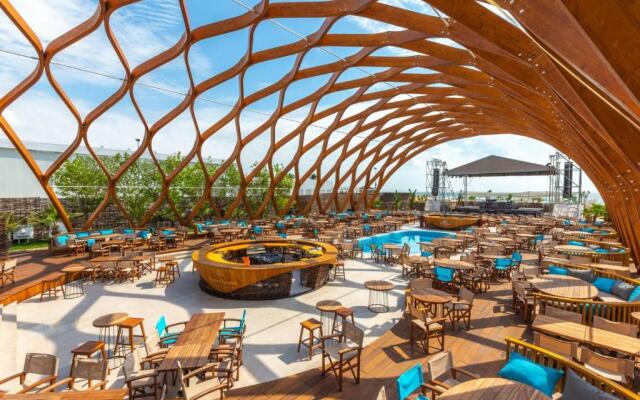 Mamaia Beach LuxyMar 1 Apartment