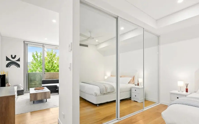 Central Stylish 1 Bedroom With Balcony and Air-con