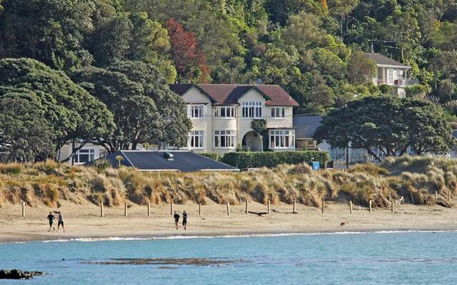 Beachfront Wellington Bed and Breakfast