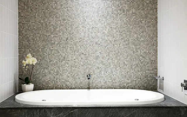 Temple 221 2BR Resort Spa Apartment