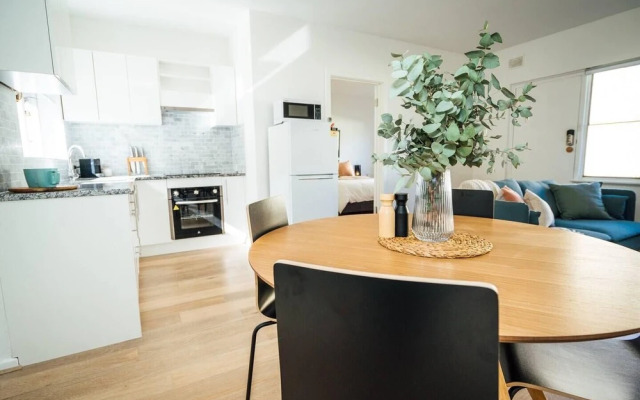 Sahara on Anzac-Close to Airport, city & beach!